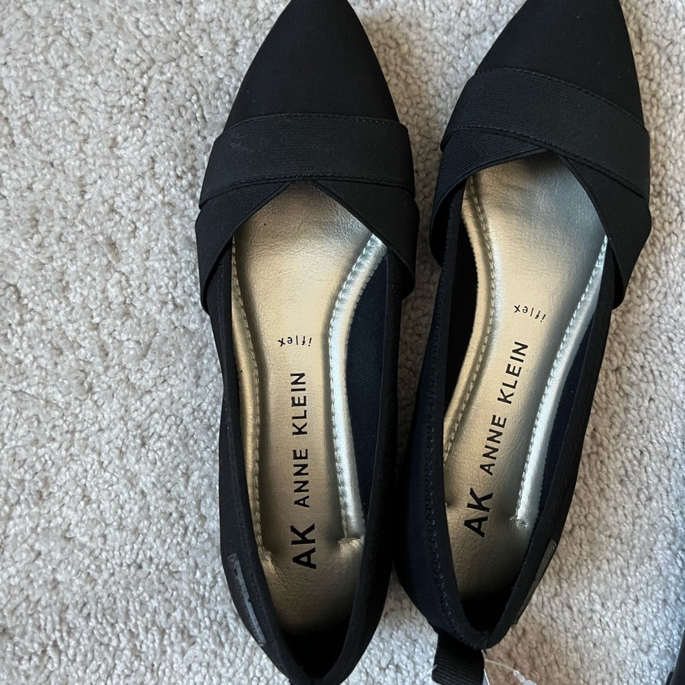 Flat shoes black